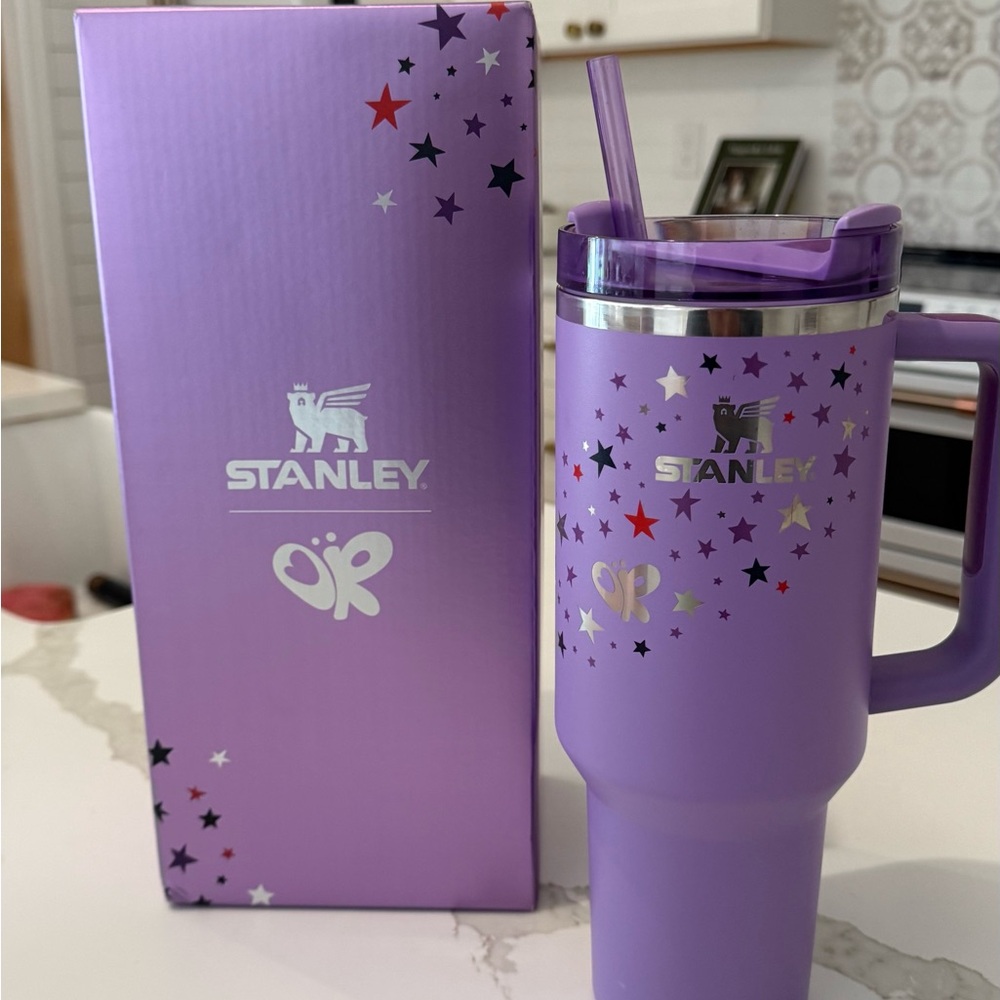 Olivia Rodrigo 💜 LIMITED RELEASE 40oz Stanley Tumbler ⭐️
Original box included!